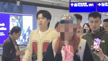 国乒香港转机，王楚钦被保安问经纪人在哪？