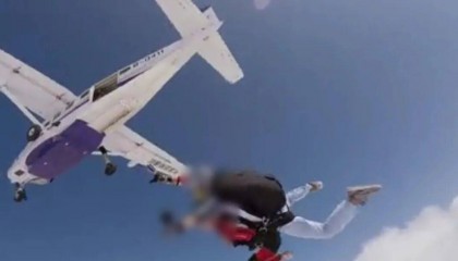 天津一高空跳伞项目发生事故，一男一女不幸遇难；跳伞基地：“这两个人跳伞溺水了”，该项目已被叫停，目前事故还在调查处理中