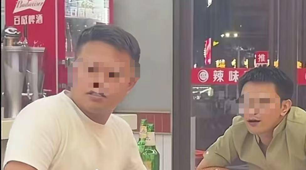 南昌男子夜宵时摸邻桌陌生女子头，已拘留！其朋友骂人被罚款