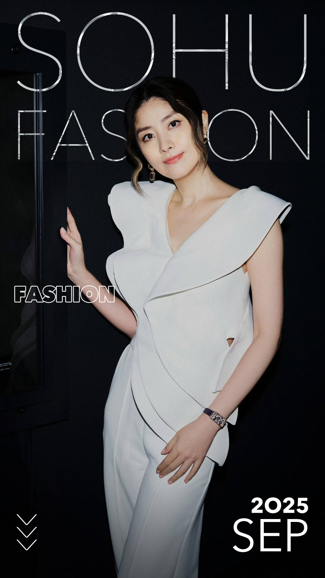 “贵姐”陈慧琳穿露肩装状态如32,董璇黑色长裙彰显”地母“风范