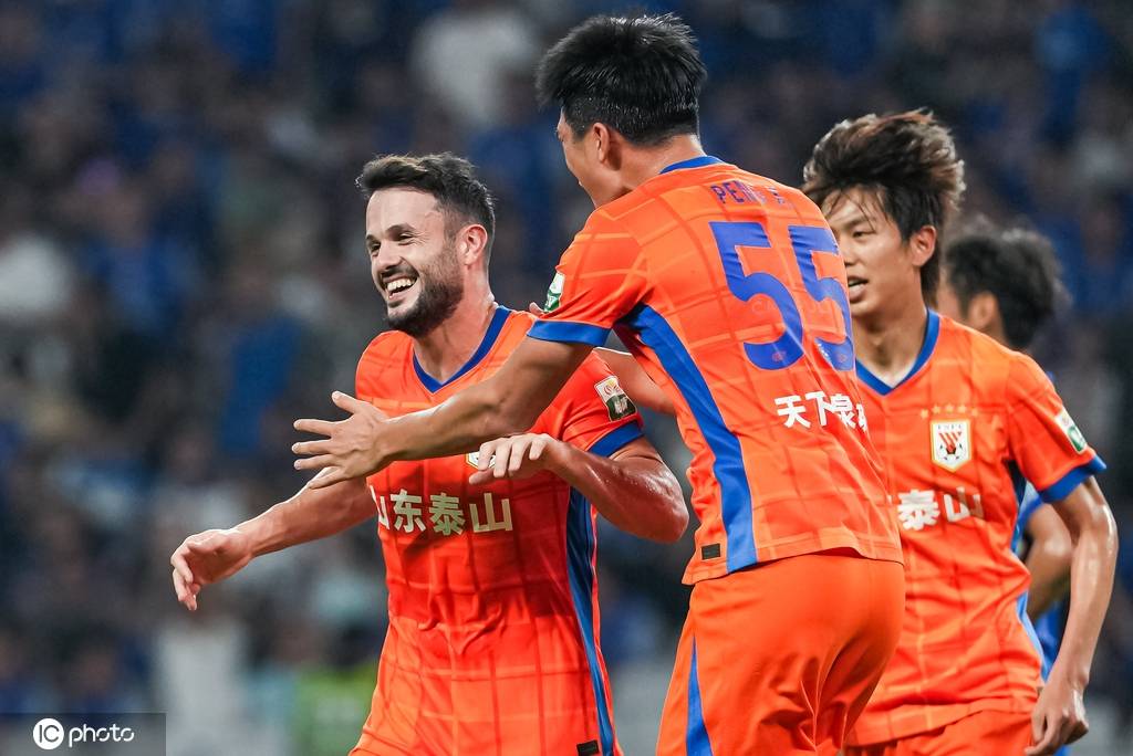 三度领先三度被扳平!中超-卡扎戴帽 申花3-3泰山落后榜首3分
