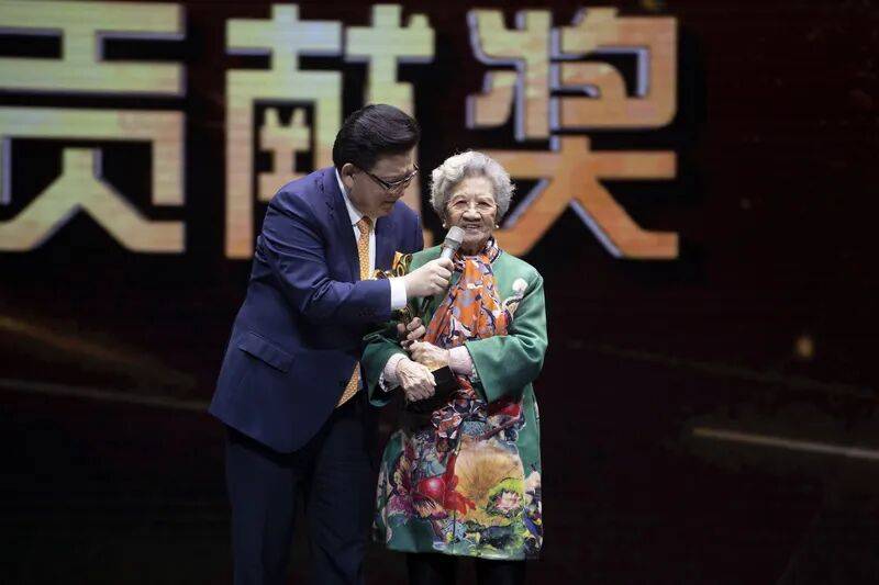 痛悼！著名表演艺术家去世！《孽债》《情深深雨濛濛》《蜗居》……留下无数经典作品