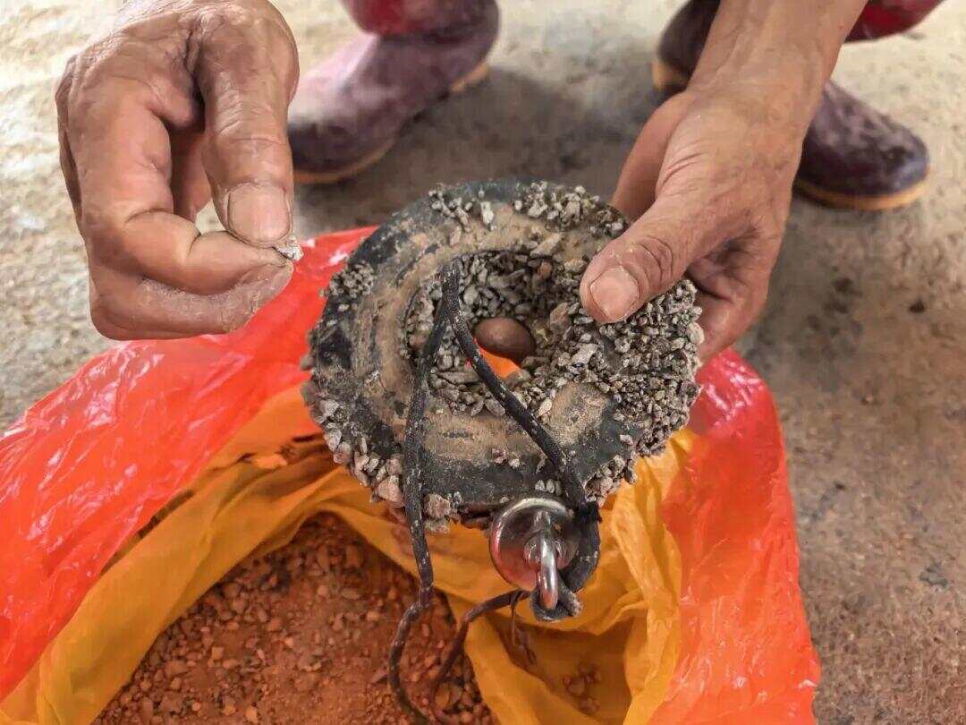 “陨石猎人”:在茂名挖出423公斤陨石;村民称此前不知有陨石,曾见有外人来果园