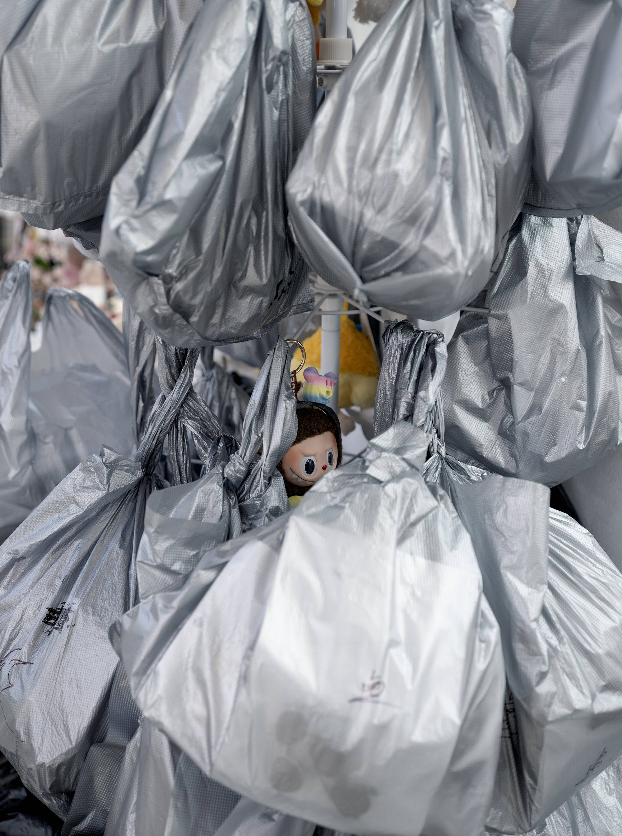 她裸辞带2万到义乌 卖玩偶衣服日入千元