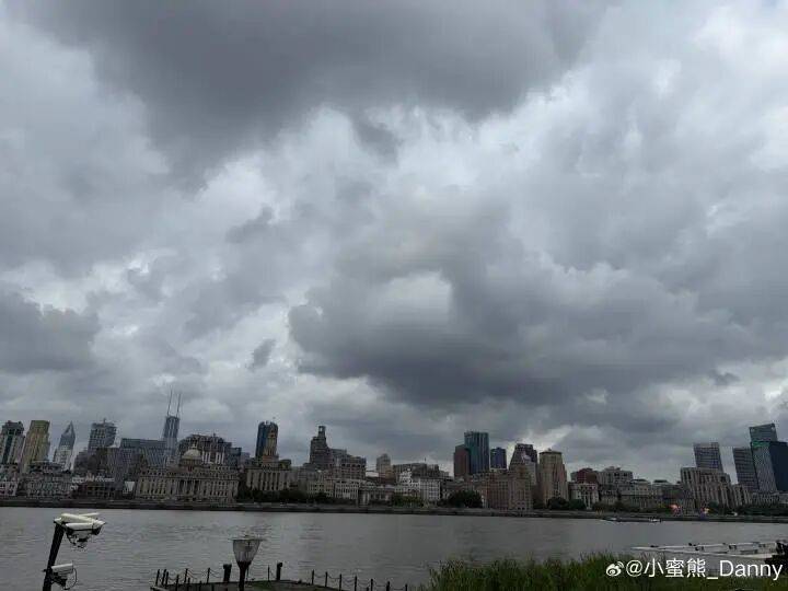 "桦加沙"强度接近地球上限？回应"停课停工停产"持续扩大！上海多区下雨，这天迎大转折