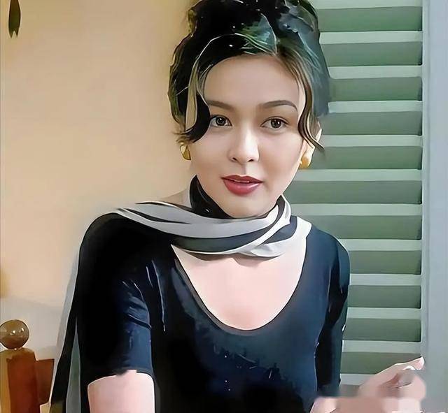 62岁关之琳现身韩国，脸部馒化颧骨凸出，戴黄金手镯 穿名牌好贵气