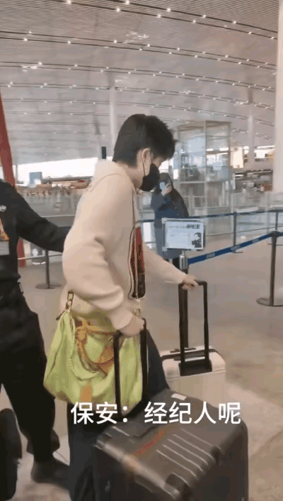国乒香港转机，王楚钦被保安问经纪人在哪？