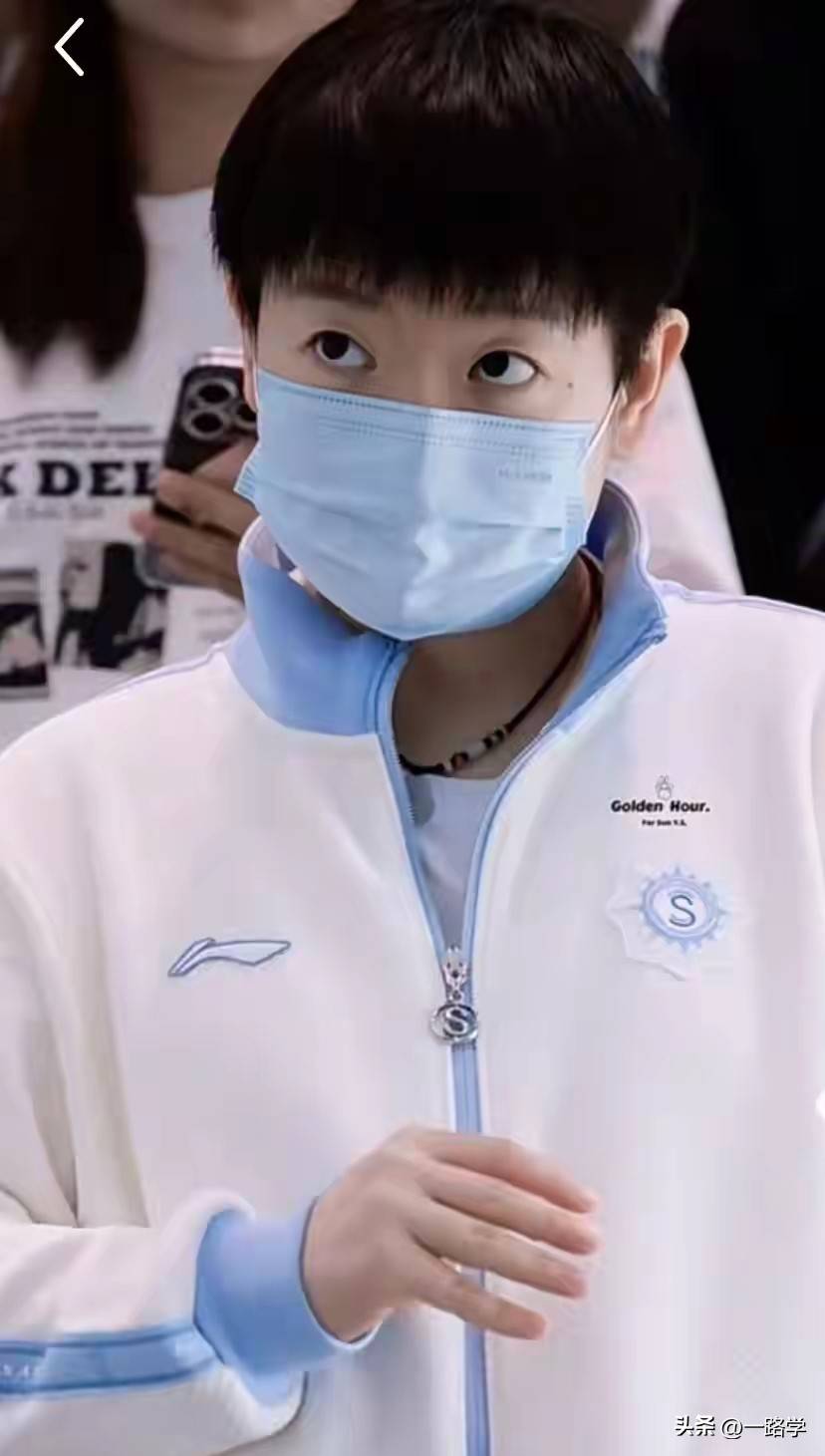 国乒香港转机，王楚钦被保安问经纪人在哪？