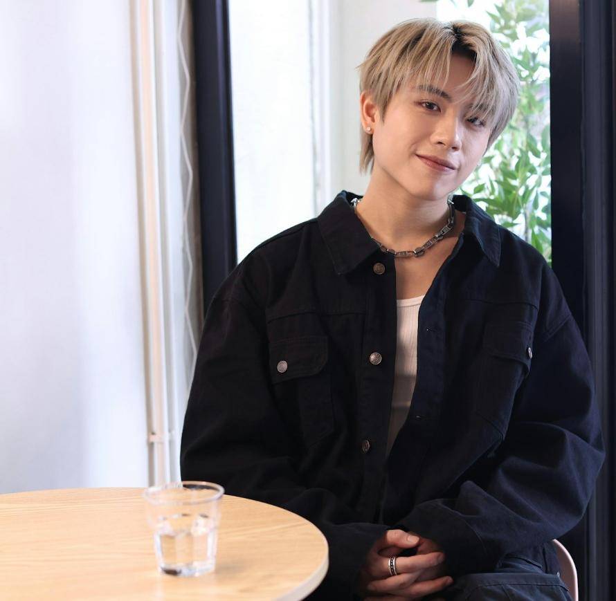 19岁香港男星涉嫌犯罪被开除,本人现身法院受审,经纪人发声回应