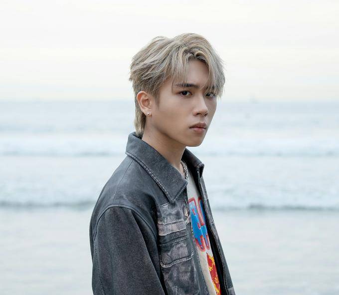 19岁香港男星涉嫌犯罪被开除,本人现身法院受审,经纪人发声回应