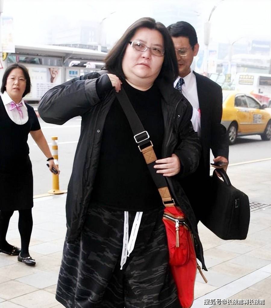 香港经纪人邱黎宽被闺蜜儿子控诉侵占遗产,此前深陷赌场欠债非议