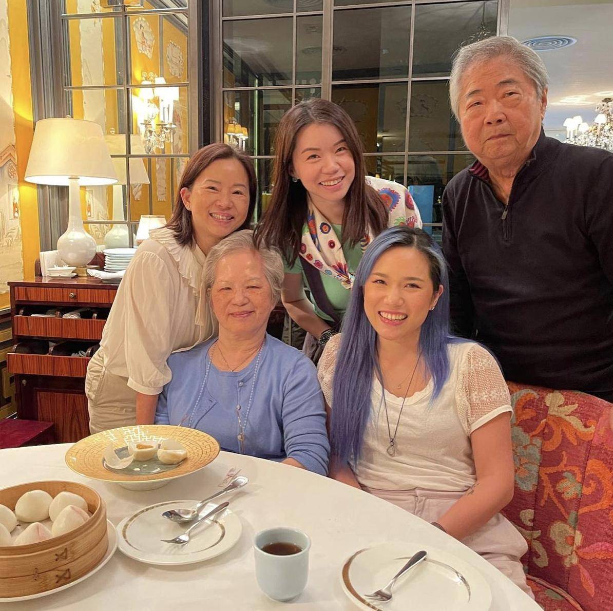 林珊珊：金牌DJ、软硬天师胞姐、郑伊健经纪人，嫁香港飞人事业强