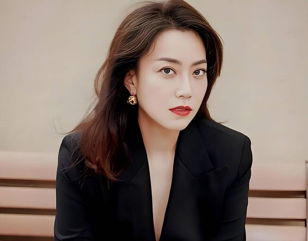 霍汶希:香港最后一位金牌经纪人,她的狠劲你学不会!