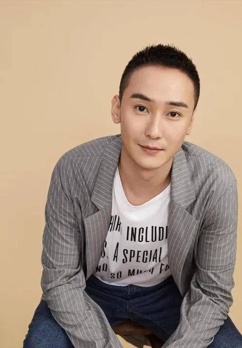 37岁男演员现状：曾搭档孙俪霍建华，住北京四合院却不能上厕所！