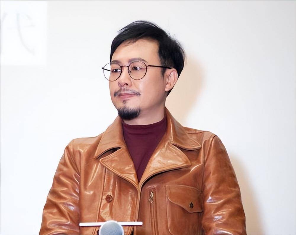 37岁男演员现状：曾搭档孙俪霍建华，住北京四合院却不能上厕所！